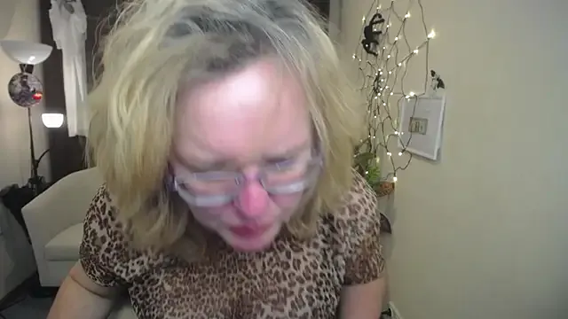 VestaWoody from StripChat is Freechat