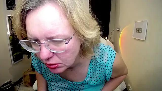 VestaWoody from StripChat is Freechat