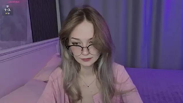 vialeta_baby from StripChat is Freechat