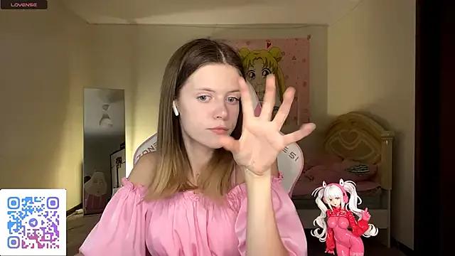 VibeQueenLucy from StripChat is Freechat
