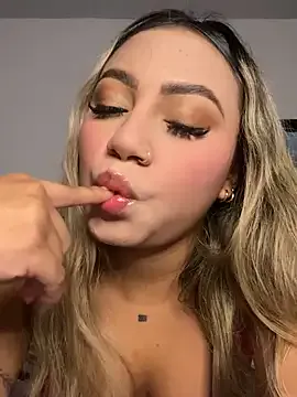 Vicky-Nova from StripChat is Freechat