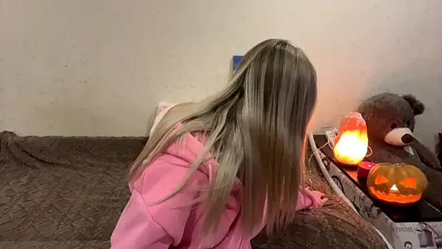 VictoriaMystery from StripChat is Freechat