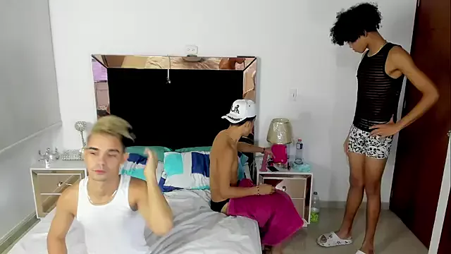 Girls: try live performances with matured performers, from dancing to quirks, in a variety of beautiful sex cams.