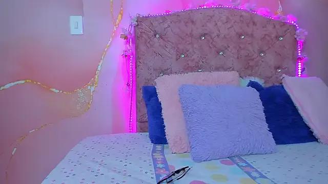 violet_taylor_ from StripChat is Freechat