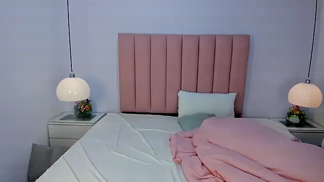 VioletaShine from StripChat is Freechat