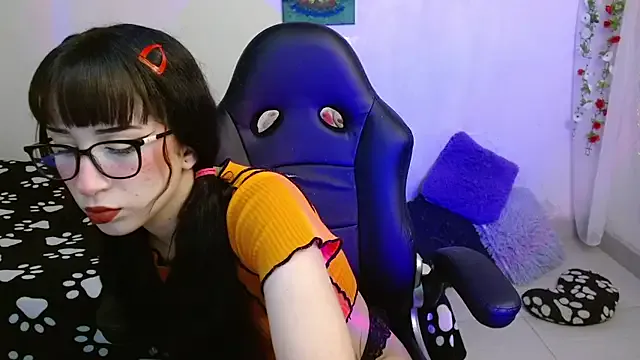 violetasweettt from StripChat is Freechat