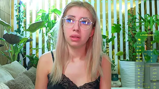 Violetttttta from StripChat is Freechat