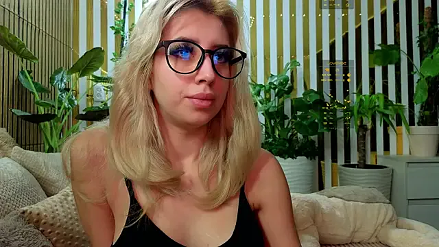 Violetttttta from StripChat is Freechat