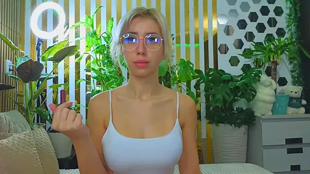 Violetttttta from StripChat is Freechat