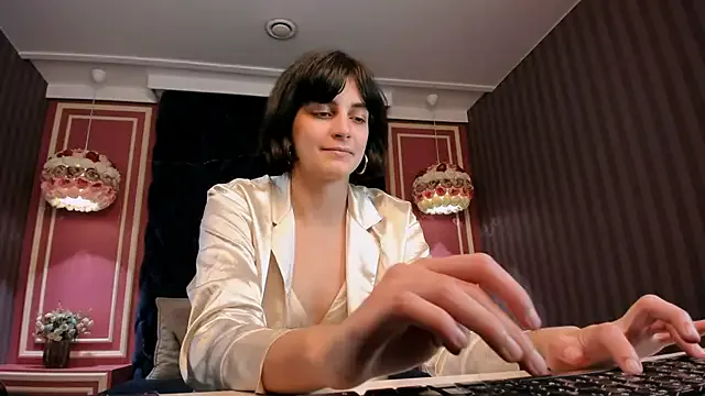 ViolineMooree from StripChat is Freechat