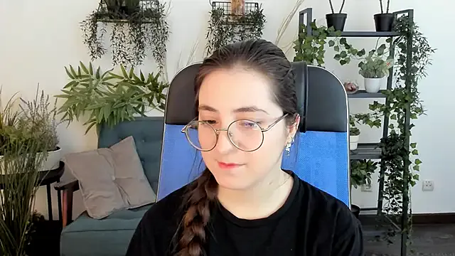 VirtuallVoyant from StripChat is Freechat