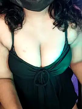 Viviennemoon_tlgu from StripChat is Freechat