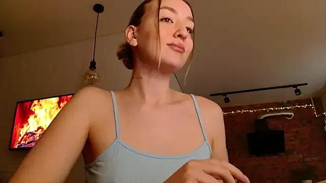 WhitePrincessLuna from StripChat is Freechat