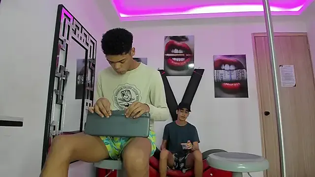 WHITHET_BOYS from StripChat is Freechat