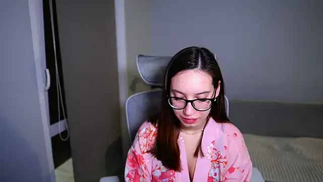 WhyEmmyCry from StripChat is Freechat