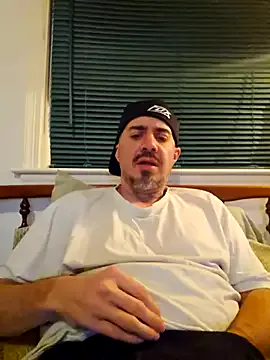 wilburydeznutz from StripChat is Freechat