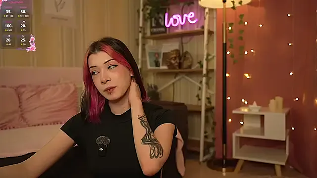 Winaria from StripChat is Freechat