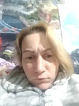 wLESLYMOSw from StripChat is Freechat