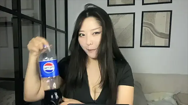 WonderMira from StripChat is Freechat