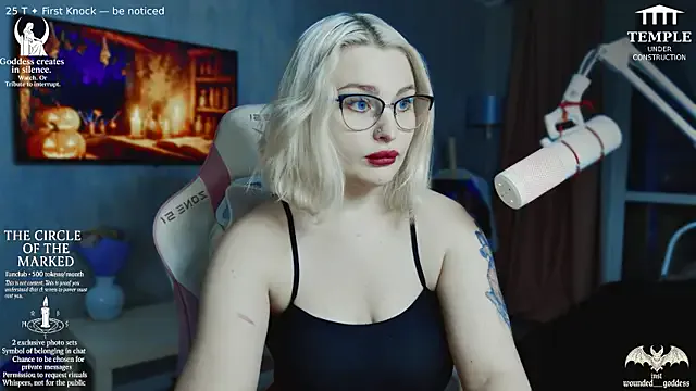 Wounded_Goddess_ from StripChat is Freechat