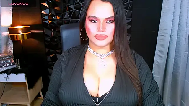 xHugeHarleySelfsuckerx from StripChat is Freechat