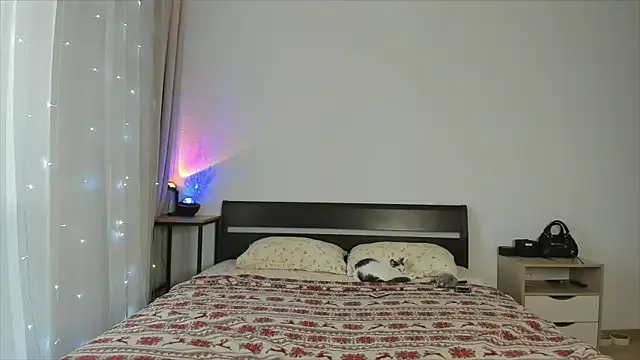 Xloe_Queen from StripChat is Freechat