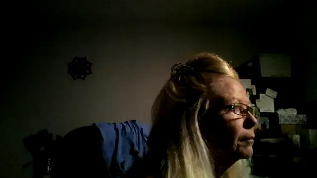 XTRAHORNYONE from StripChat is Freechat