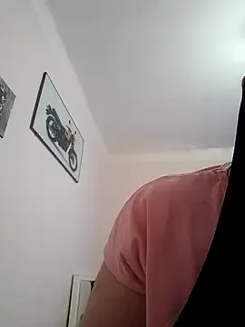 yaraline from StripChat is Freechat