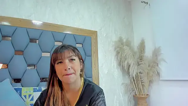 yayi_derek from StripChat is Freechat