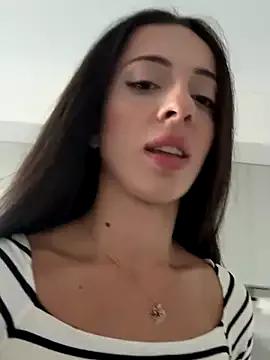 Yesmoree from StripChat is Freechat