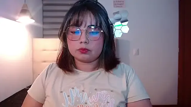 YiniBelle from StripChat