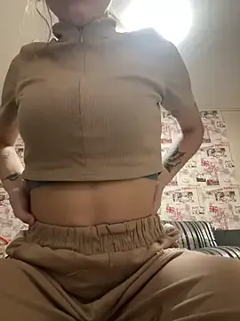 YnitaLoverx from StripChat is Freechat