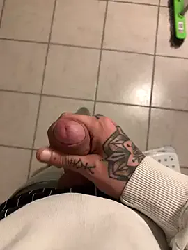 YoungDick25 from StripChat is Freechat