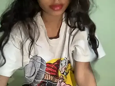 youngriri2 from StripChat is Freechat