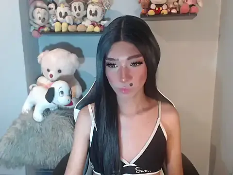 Yourasianbabyemma from StripChat is Freechat