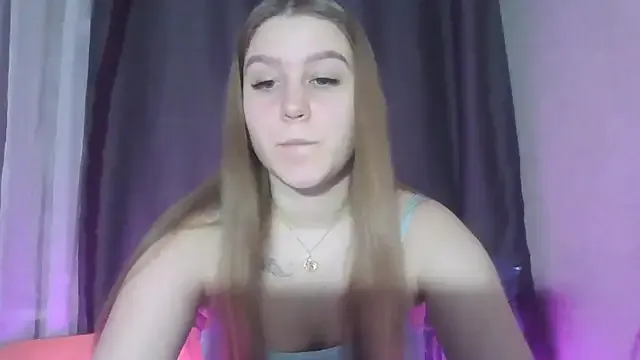 yourhoney_Lola_ from StripChat is Freechat