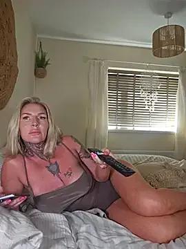 YourMommyBlair from StripChat is Freechat