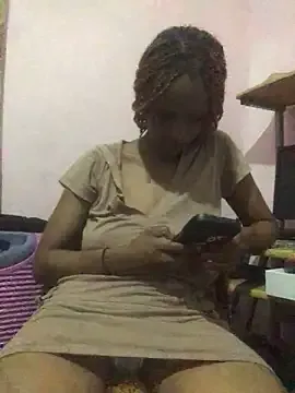 yummy-caramel from StripChat is Freechat