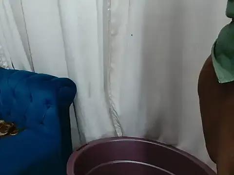 YummyJellybooty13 from StripChat is Freechat