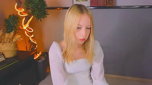 YungLyssy from StripChat is Freechat