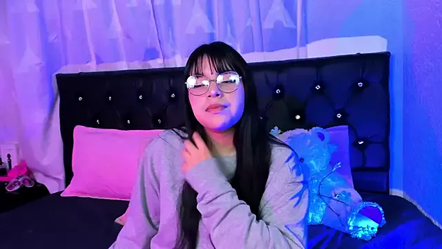 yuri_ichiko from StripChat is Freechat