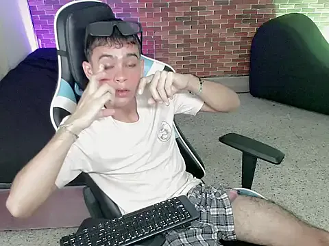 Zacariasss_ from StripChat