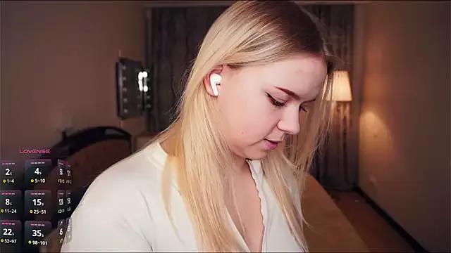 ZaraCreedon from StripChat
