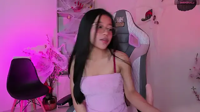 Zoe_Skyler from StripChat is Freechat