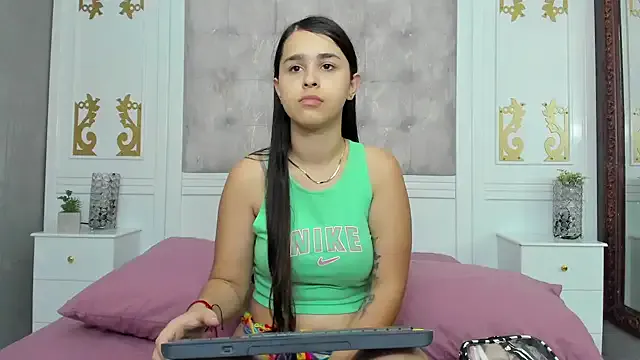 ZoeCastelli from StripChat is Freechat