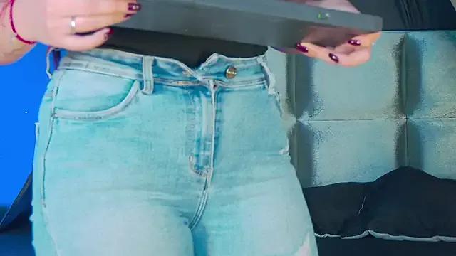 zoee_moretti from StripChat is Freechat