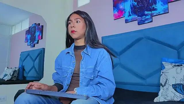 ZoeeMorettii from StripChat