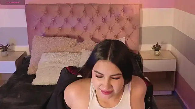 zoemartin_ from StripChat is Freechat