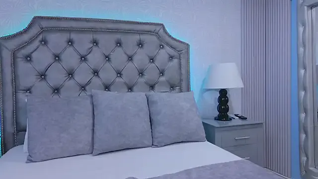 ZoeyLuxe from StripChat