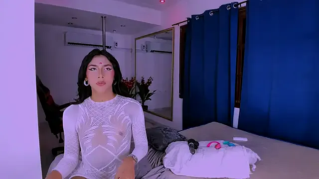 Zou_quira from StripChat